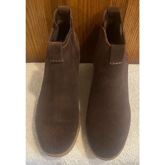Clarks Boots Womens Size 7.5 Maypearl Daisy Ankle Artisan Suede Brown Heeled - Picture 2 of 8